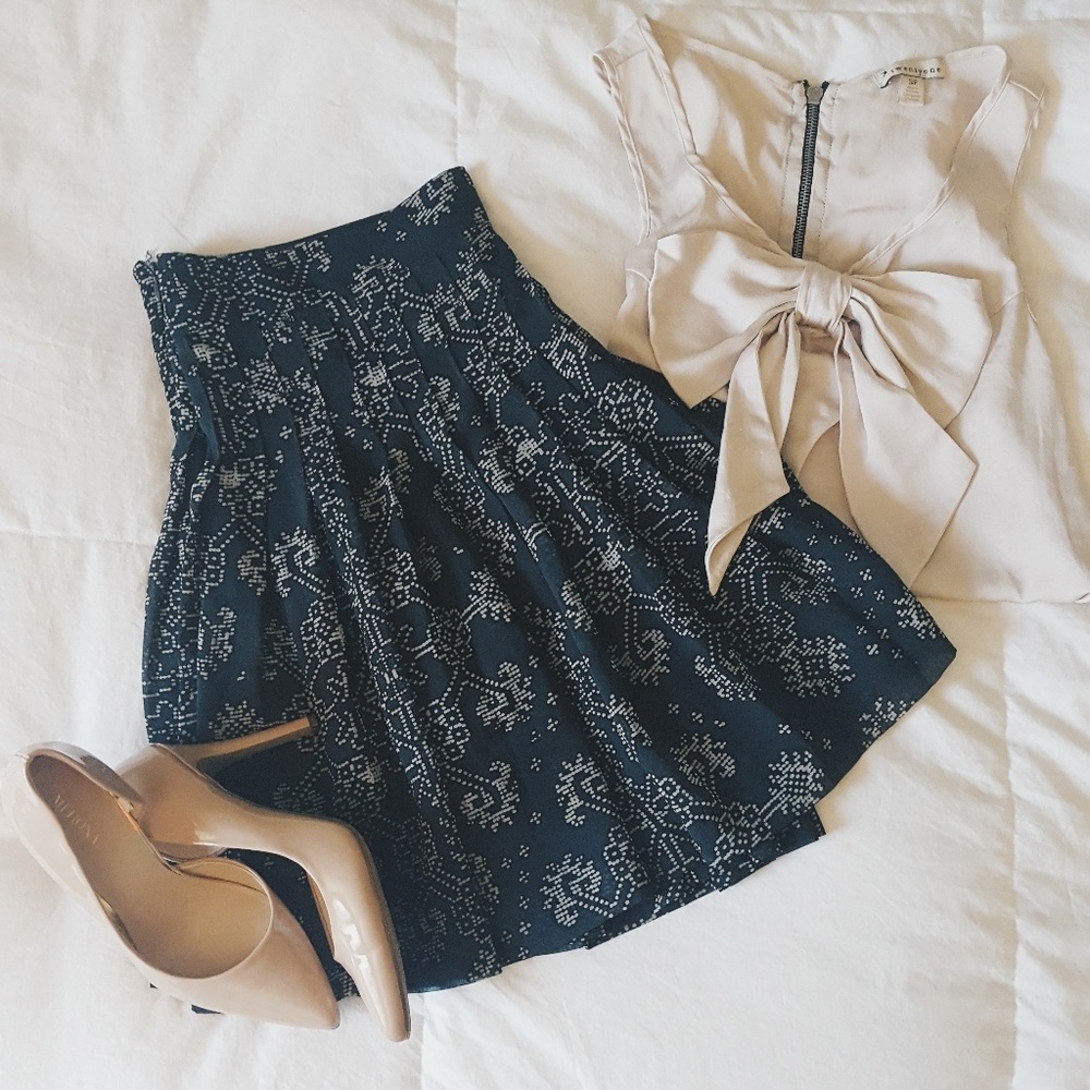 Patterned Pleated Skirt